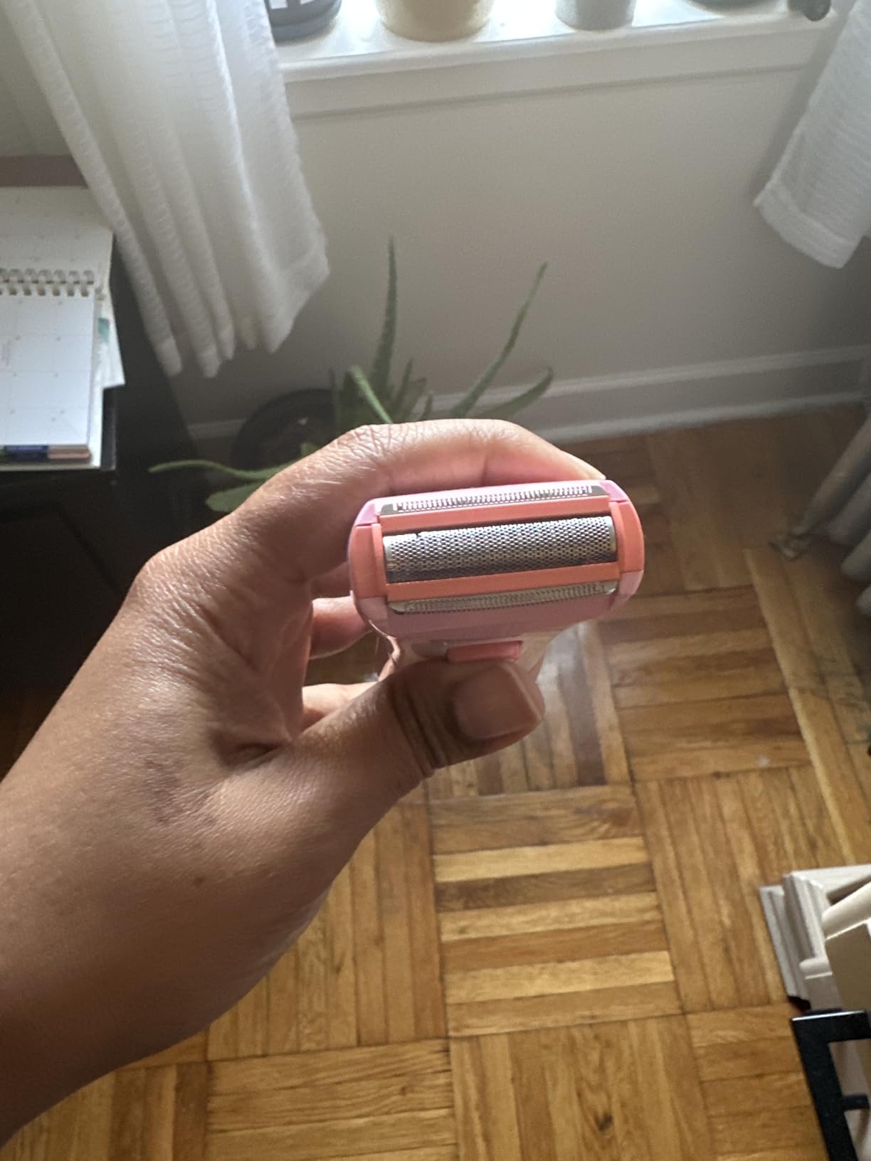 Philips SatinShave Essential Women’s Wet & Dry Electric Shaver for Legs & Body, Cordless, with Hypoallergenic Foil, HP6306/50 customer photo 2