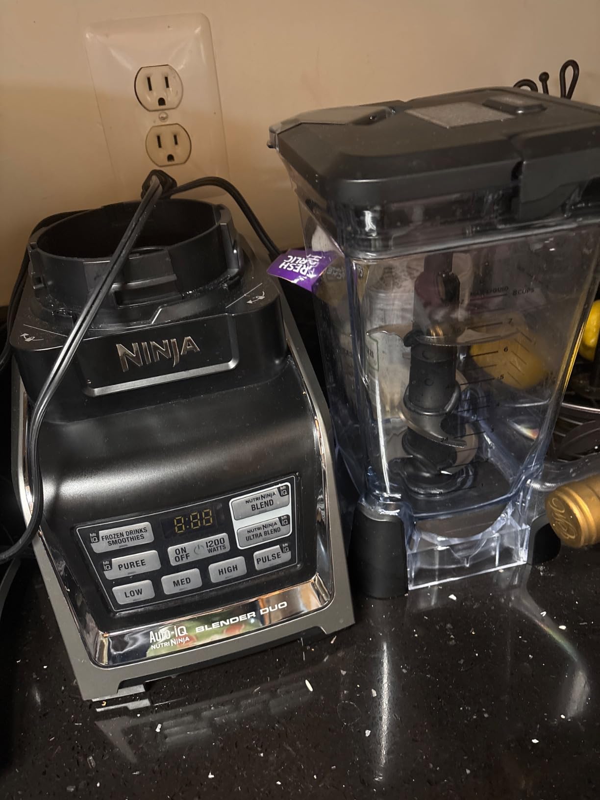 Ninja Nutri Personal & Countertop Blender, 1200W Auto-iQ, Black, BL642 customer photo 2