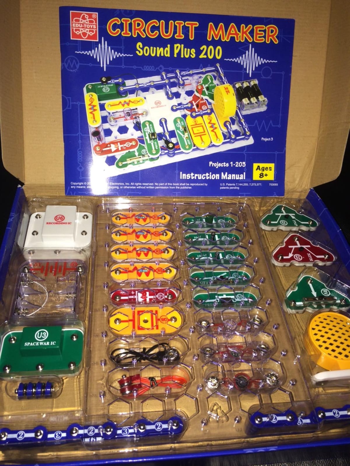 SNAP CIRCUITS 203 STEM Electronics Kit, 200+ Projects, Ages 8+ customer photo 2