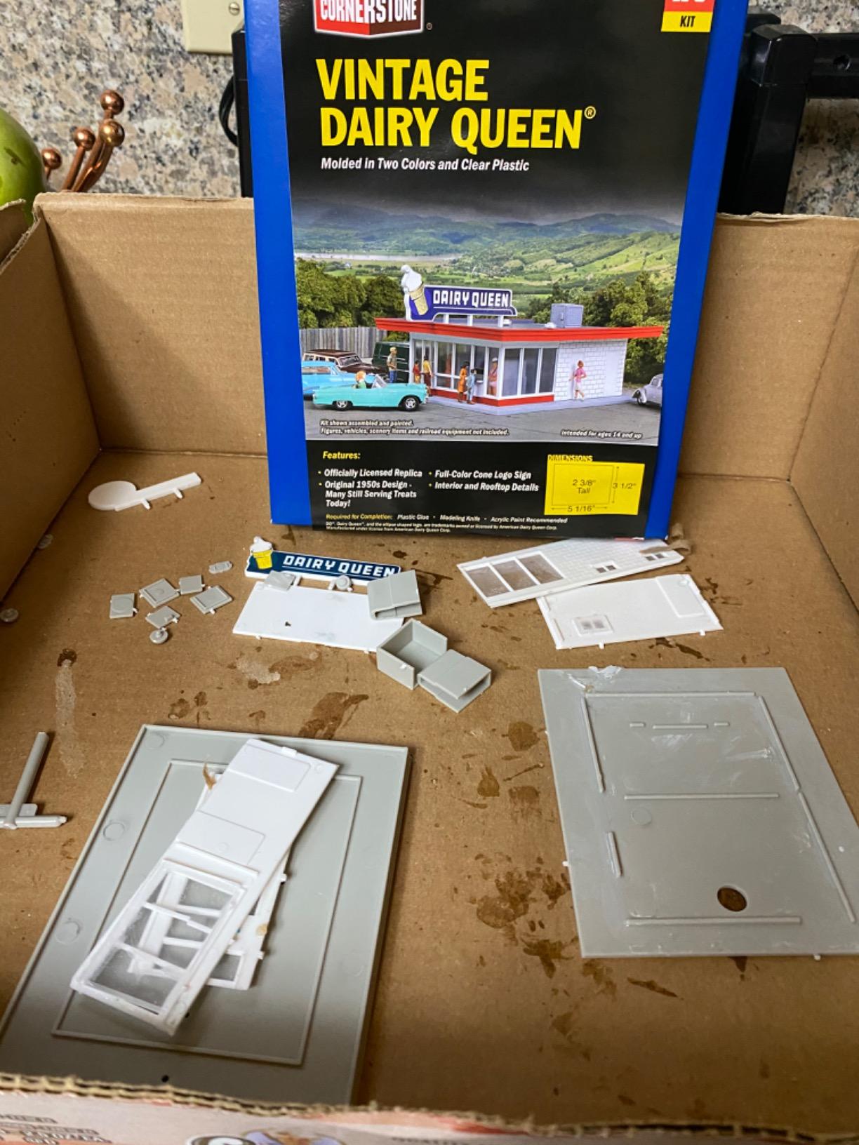 Walther Cornerstone Vintage Dairy Queen® Structure Kit, HO Scale customer photo 2