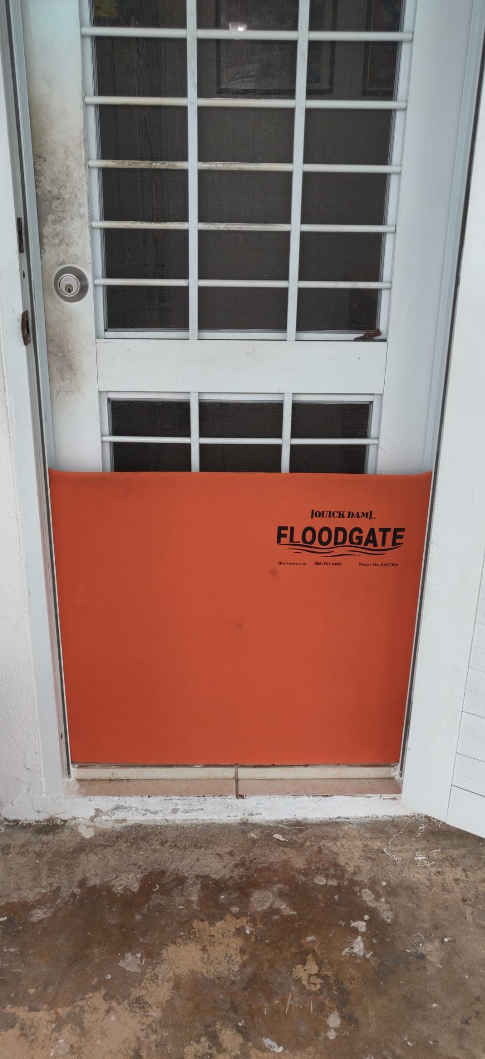 Quick Dam QDFG30 FloodGate, Doorway Flood Guard, 30-35
