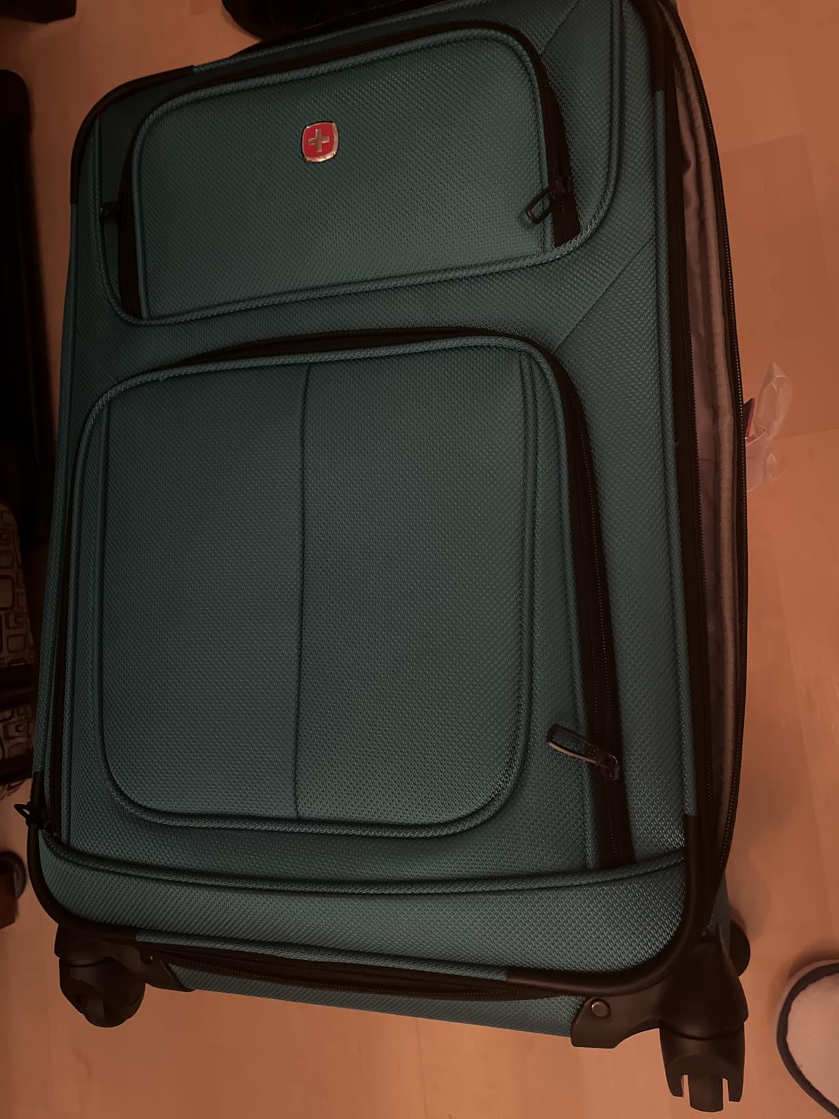 SwissGear Sion Softside Expandable Spinner Luggage Durable Lightweight Travel Suitcase, Dark Grey, Checked-Medium customer photo 1