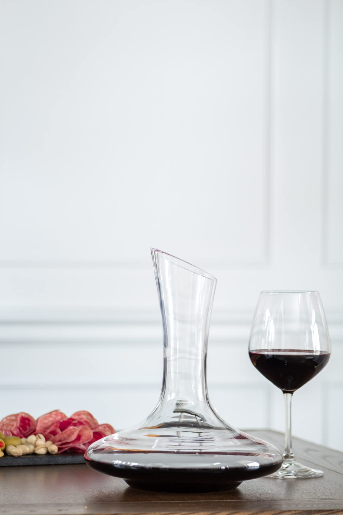 Le Chateau Large Elegant Crystal Wine Decanter with Built-in Aerator customer photo 1