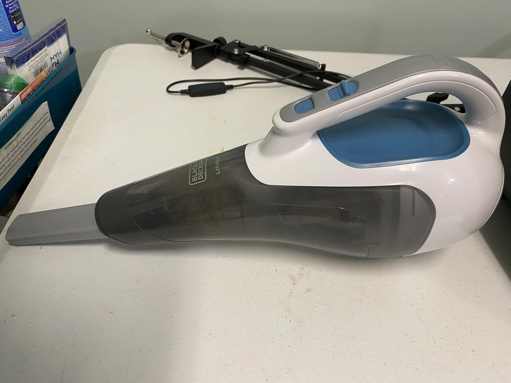 BLACK+DECKER dustbuster Cordless Handheld Vacuum, Portable Vacuum for Car and Home Rechargeable, Powerful Suction, Wide Mouth (HHVI315JO42) customer photo 1