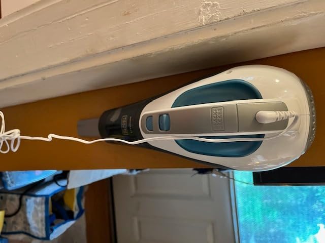 BLACK+DECKER dustbuster Cordless Handheld Vacuum, Portable Vacuum for Car and Home Rechargeable, Powerful Suction, Wide Mouth (HHVI315JO42) customer photo 2
