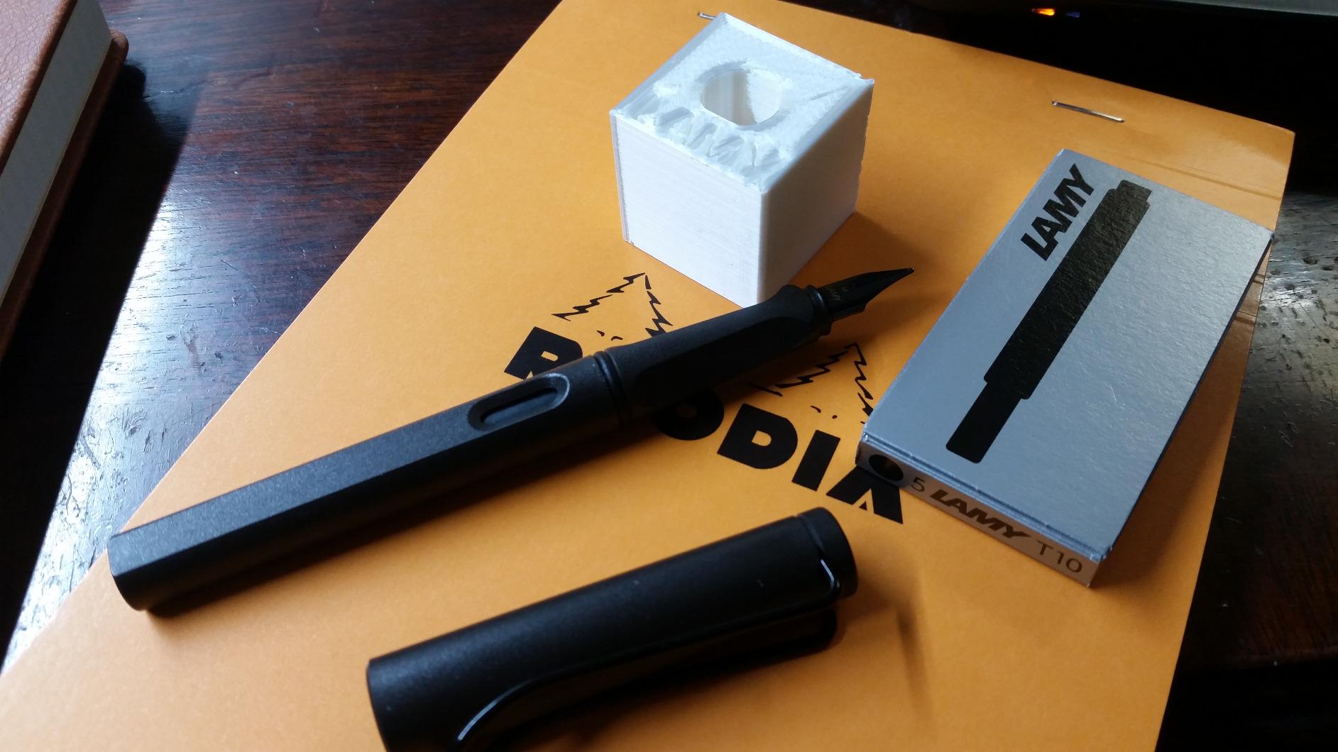 Lamy Safari Fountain Pen, Medium Nib + 5 Black Ink Cartridges (Matte Black) customer photo 1