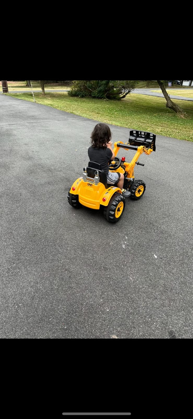 Costzon Ride on Excavator, 12V Battery Powered Construction Vehicles for Kids with Front Loader, Horn, Safety Belt, Treaded Wheels, Ride on Bulldozer Truck, Excavator Ride on Toy Gift for Boys Girls customer photo 2