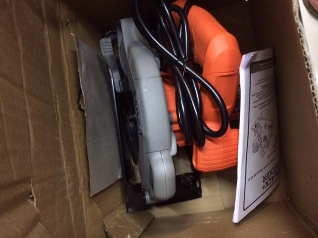 BLACK+DECKER 7-1/4-Inch Circular Saw with Laser, 13-Amp (BDECS300C) customer photo 2