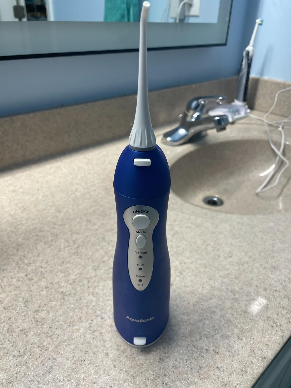 AquaSonic Aqua Flosser Water Flosser, ADA Accepted, White customer photo 1