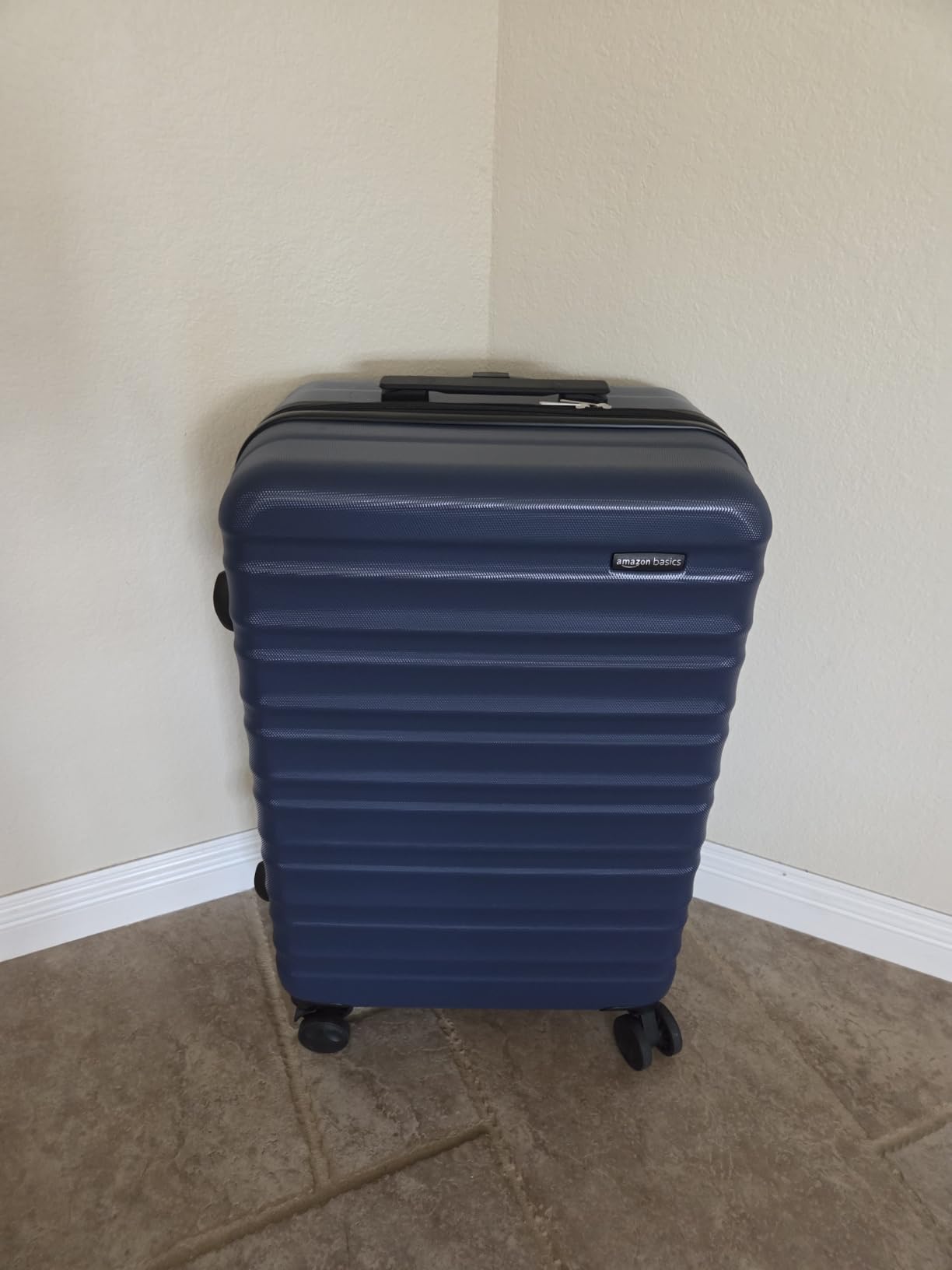 Amazon Basics 3-Piece Hardside Expandable Luggage Set (21
