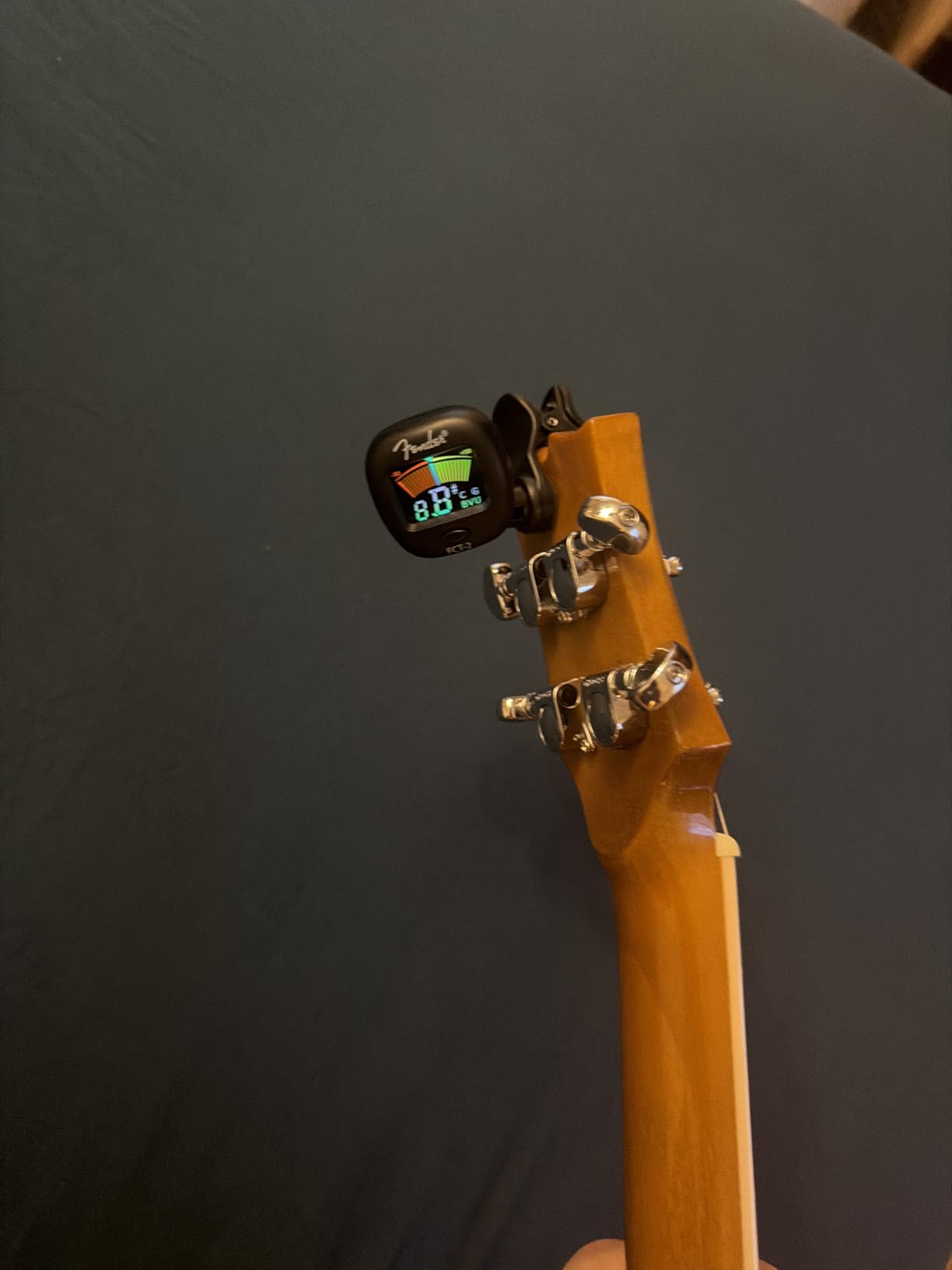 Fender FCT-2 Professional Multi-Instrument Clip-On Tuner for Guitar, Bass, Ukulele, and Violin customer photo 1
