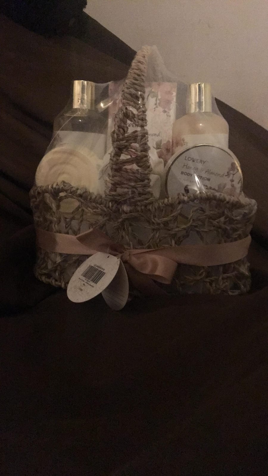 Womens Gifts, Gift Baskets for Women Who Have Everything, Home Spa Honey & Almond Scent, Luxury Bath & Body Set - Shower Gel, Bubble Bath, Body Lotion, Salts, Bath Bomb, Bath Puff & Handmade Basket customer photo 1