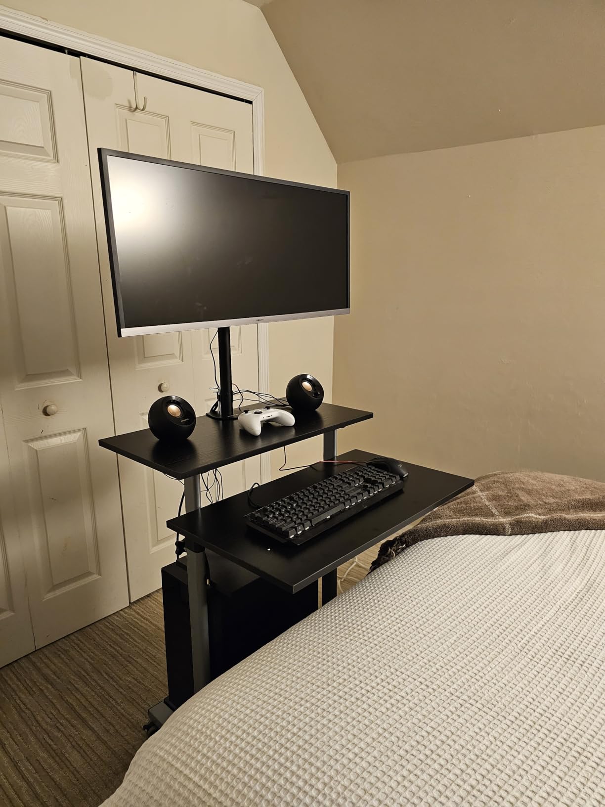 Mount-It! Mobile Computer Cart with Monitor Mount for Screen up to 32