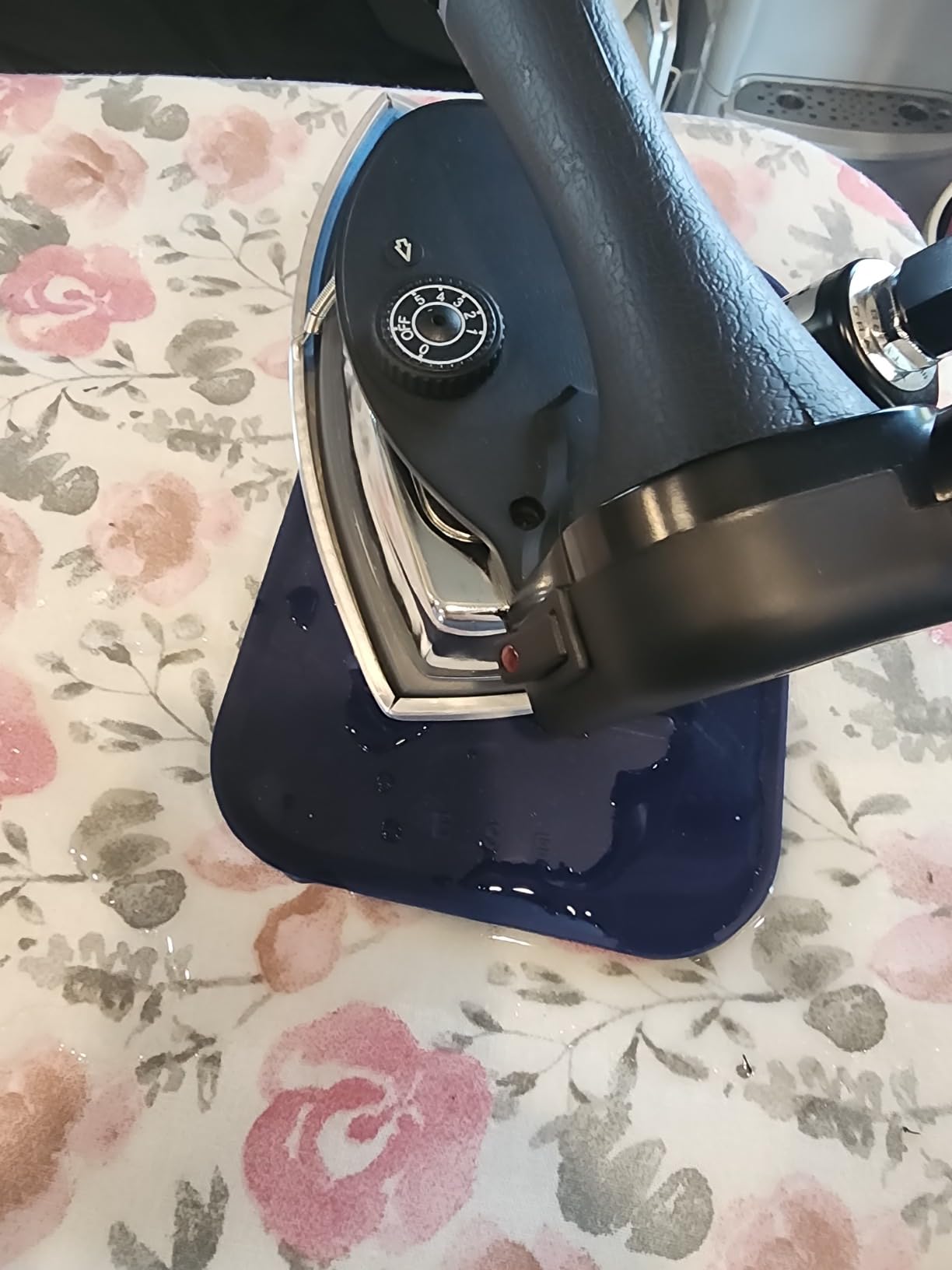 Silver Star ES-300 Gravity Feed Industrial Electric Steam Iron Set customer photo 1