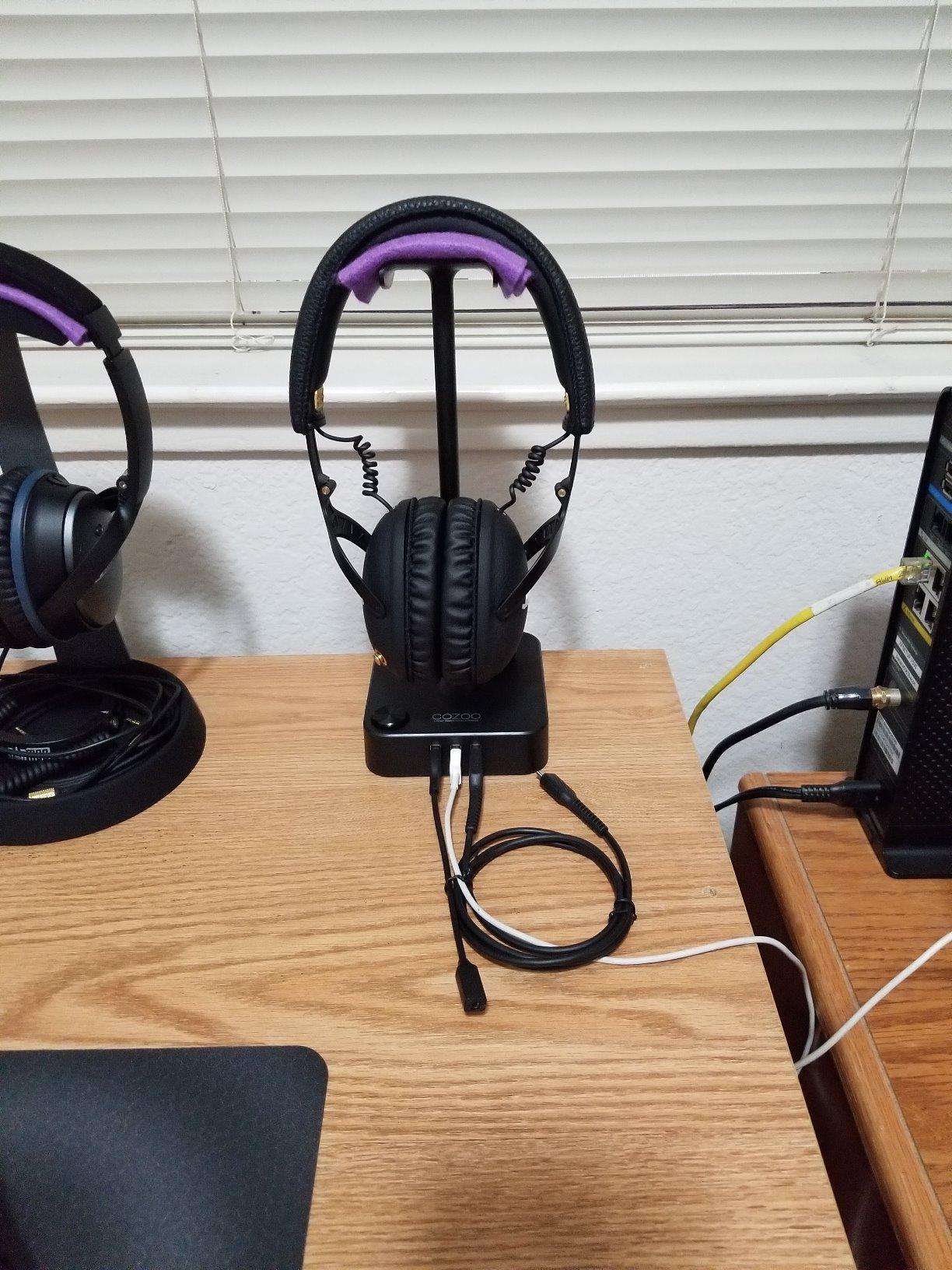 cozoo Headphone Stand with Charger for Desk, Gifts for Gamers Men, Black customer photo 1