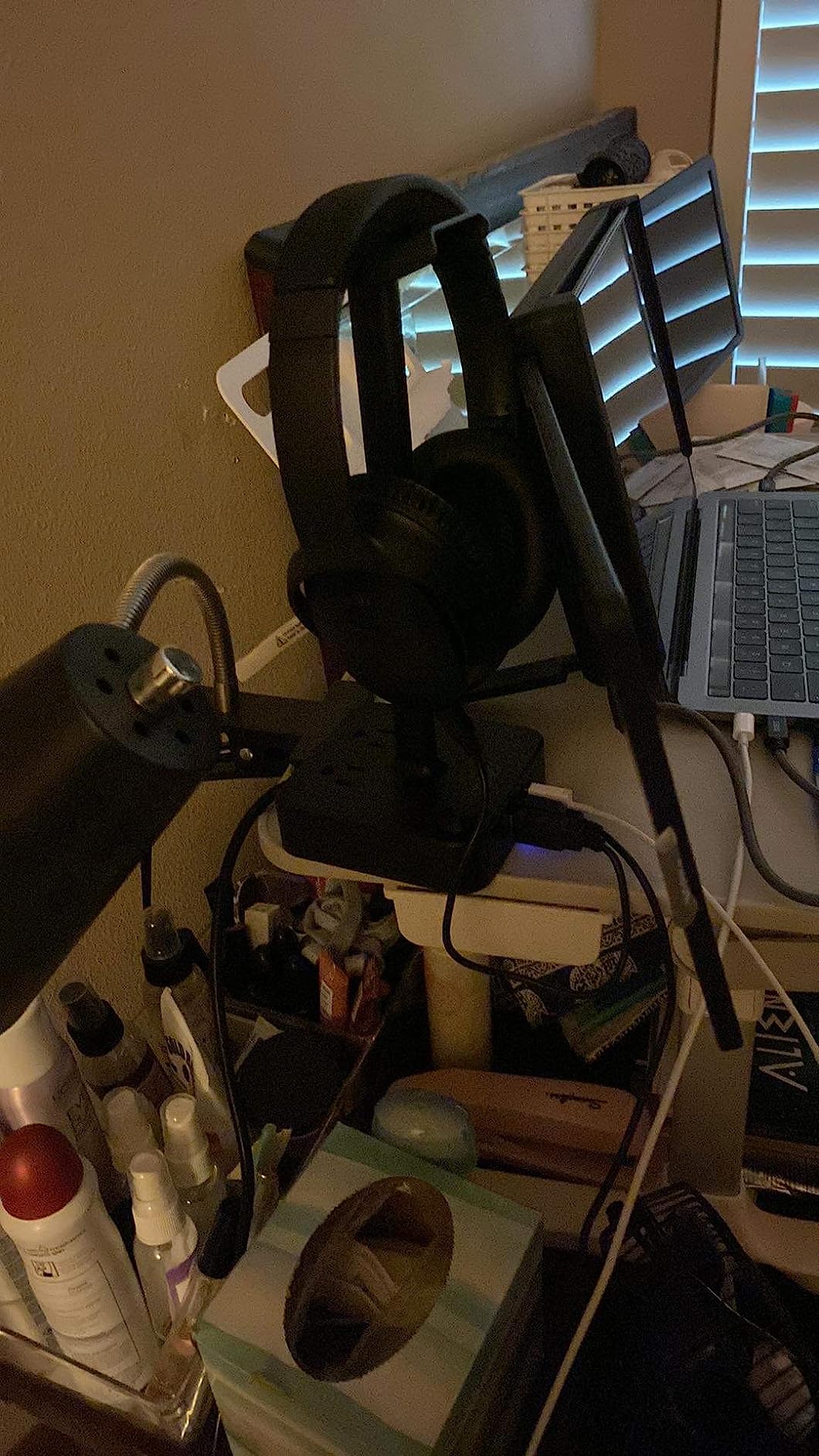 cozoo Headphone Stand with Charger for Desk, Gifts for Gamers Men, Black customer photo 2