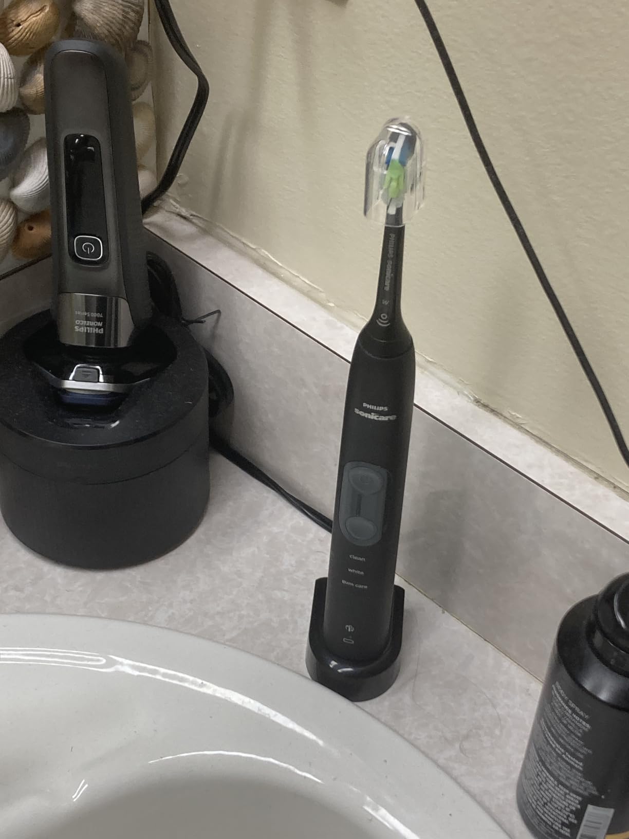 Philips Sonicare 5100 Rechargeable Electric Toothbrush, 1 Brush Head, White customer photo 2