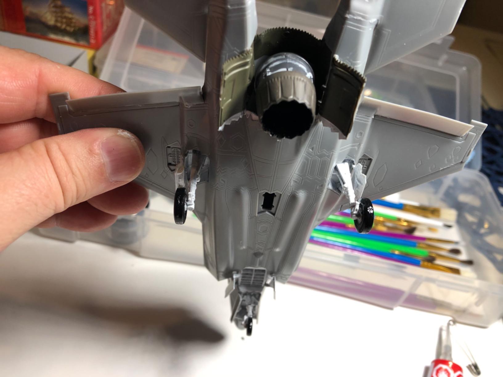 Hasegawa HAE46 F-35 Lightning II B Version US Marine Model Kit, 1:72 Scale customer photo 1