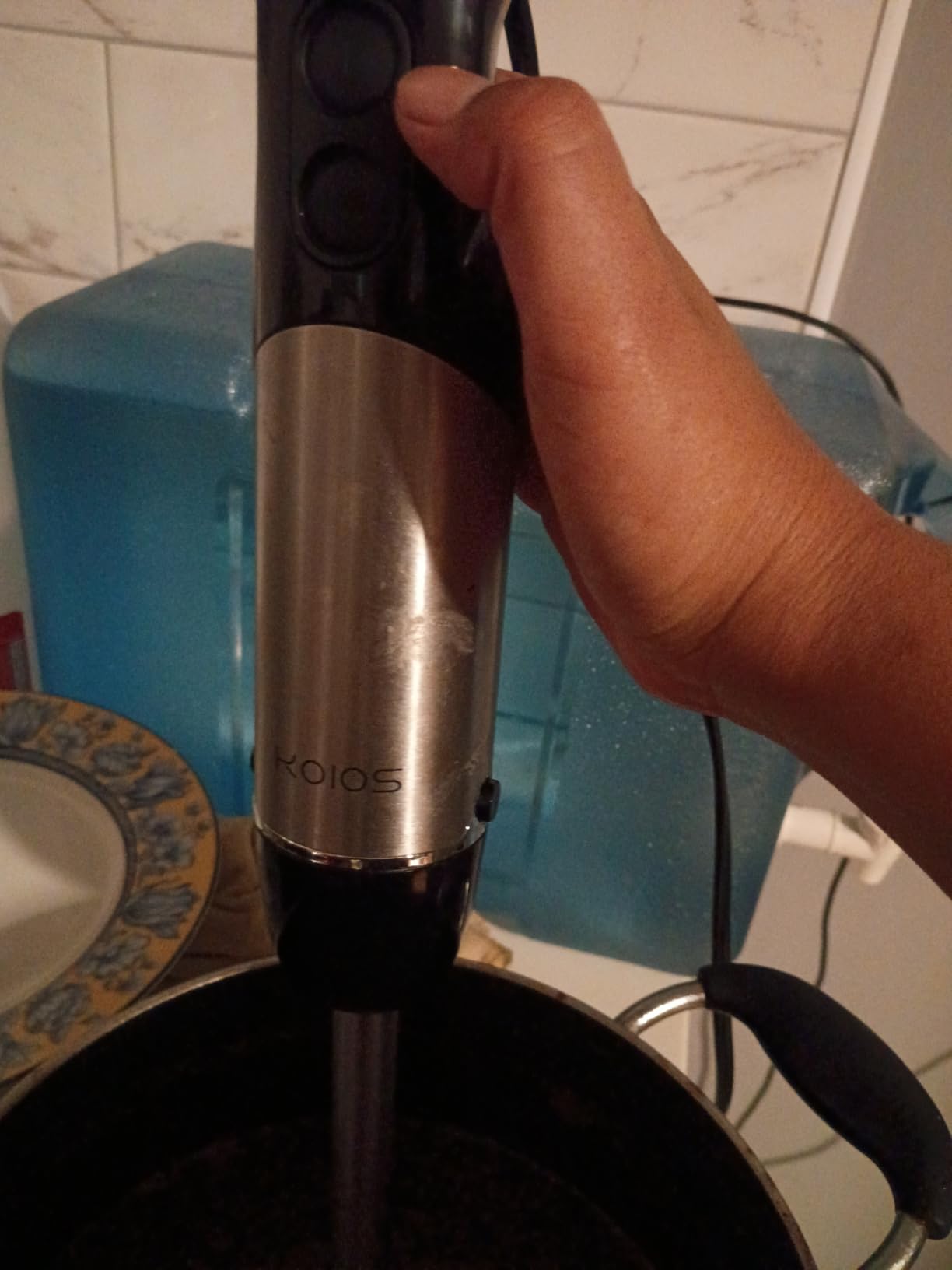 KOIOS 5-in-1 Hand Immersion Blender, 1000W 12 Speed Handheld Blender Stick with Copper Motor Stainless Steel Blade, 600ml Mixing Beaker,500ml Food Processor, Whisk, Milk Frother, Non-BPA, Red customer photo 1