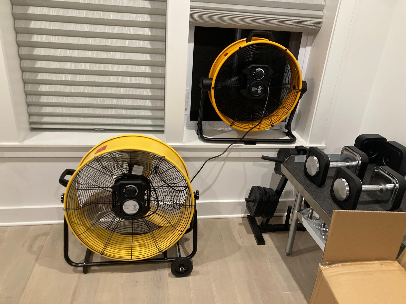 iLiving 20 Inch 7500 CFM Turbo High Velocity Floor Fan, 3-Speed Heavy Duty Metal Fan for Office, Commercial, Workstation, Greenhouse, Garage, Warehouse, Shop Attic Use, Silver, UL Listed customer photo 2