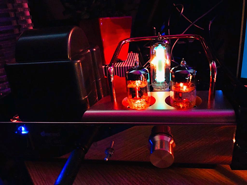 Dared MP-5BT a Stereo Vacuum Tube Integrated Amplifier,Hybrid Amplifier, Bluetooth Connection,USB/DAC Input, Headphone Output, Pre Output,25Wx2,with Tubes 6N1*1,6N2*1,6E2*1, AC110V and AC230V Optional customer photo 2