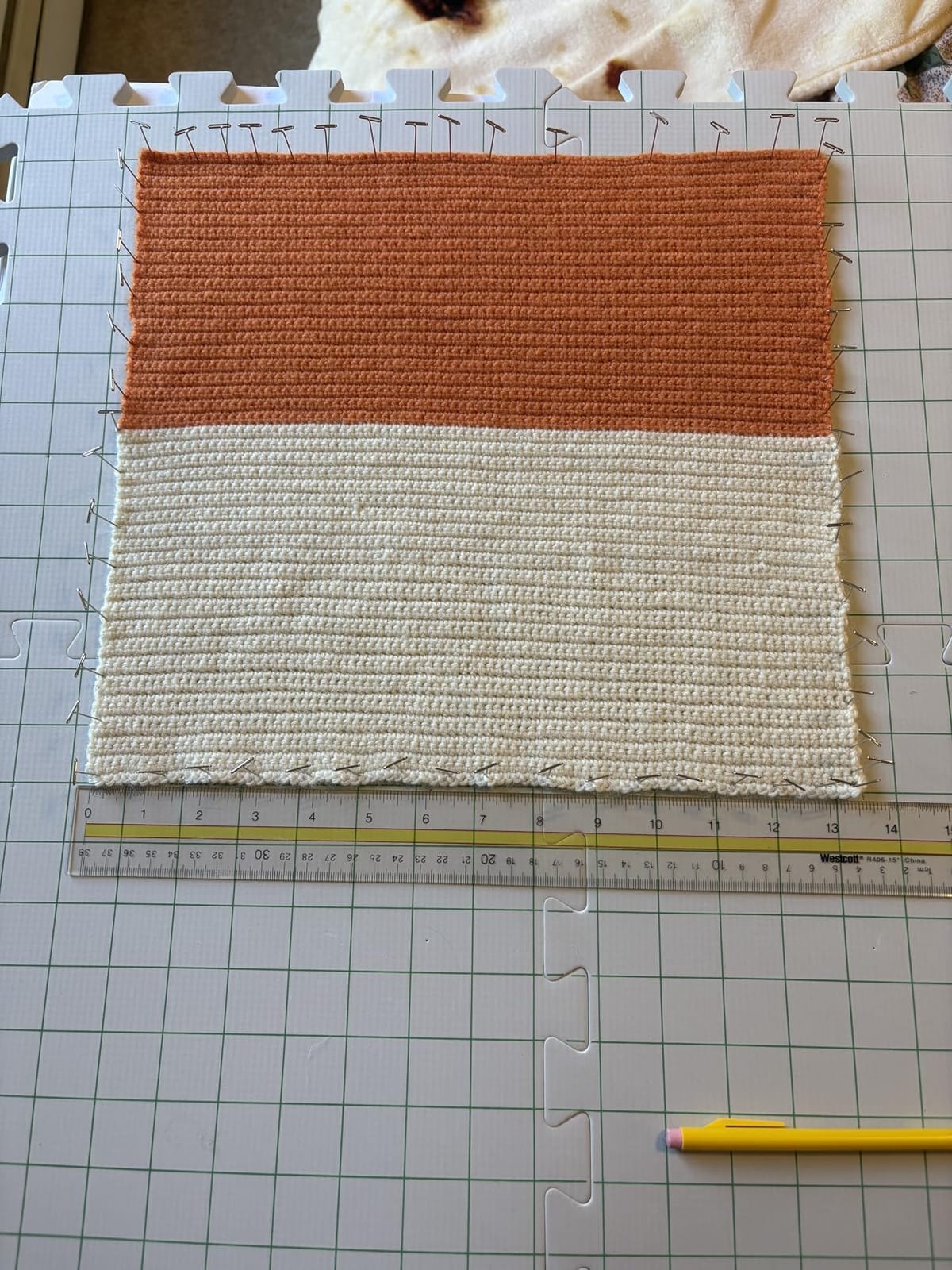 Boye Interlocking Blocking Boards for Knitting, Crochet & Needlepoint, 4-Piece Set, Grid-Lined Foam Mats for Wet & Dry Blocking, for Beginners & Experts, 12” x 12” customer photo 1
