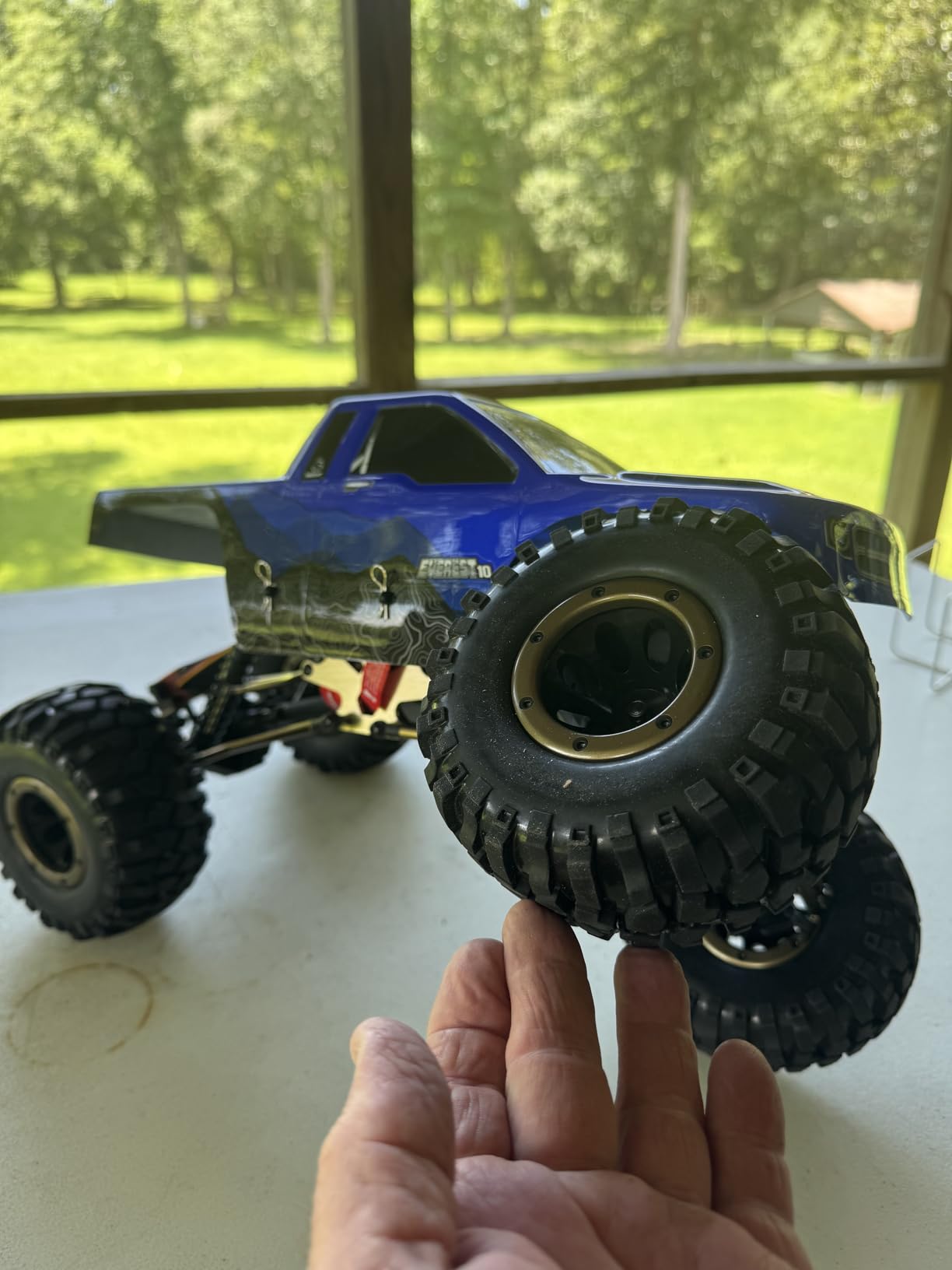 Redcat Racing Everest-10 Electric Rock Crawler with Waterproof Electronics, 2.4Ghz Radio Control (1/10 Scale), Blue/Black customer photo 2