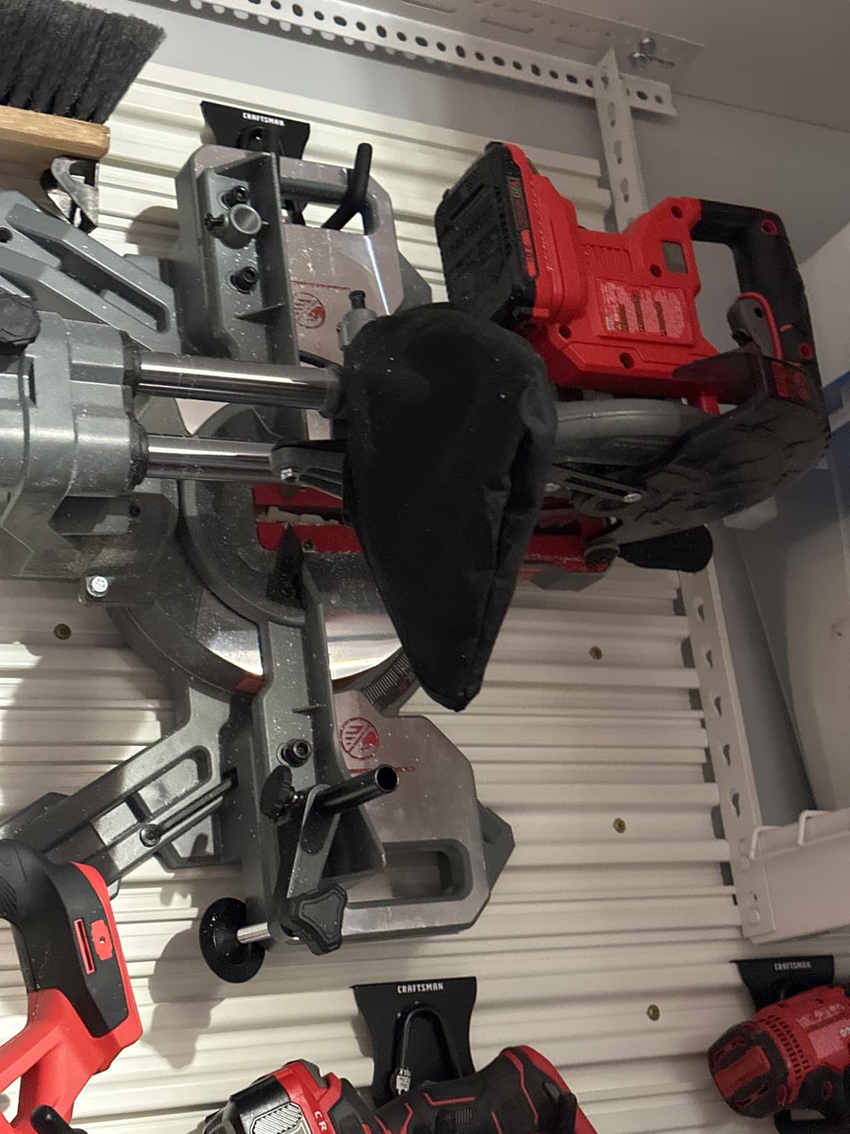 CRAFTSMAN V20 Cordless Sliding Miter Saw, 7-1/4 inch, Single Bevel, Battery and Charger Included (CMCS714M1) customer photo 1