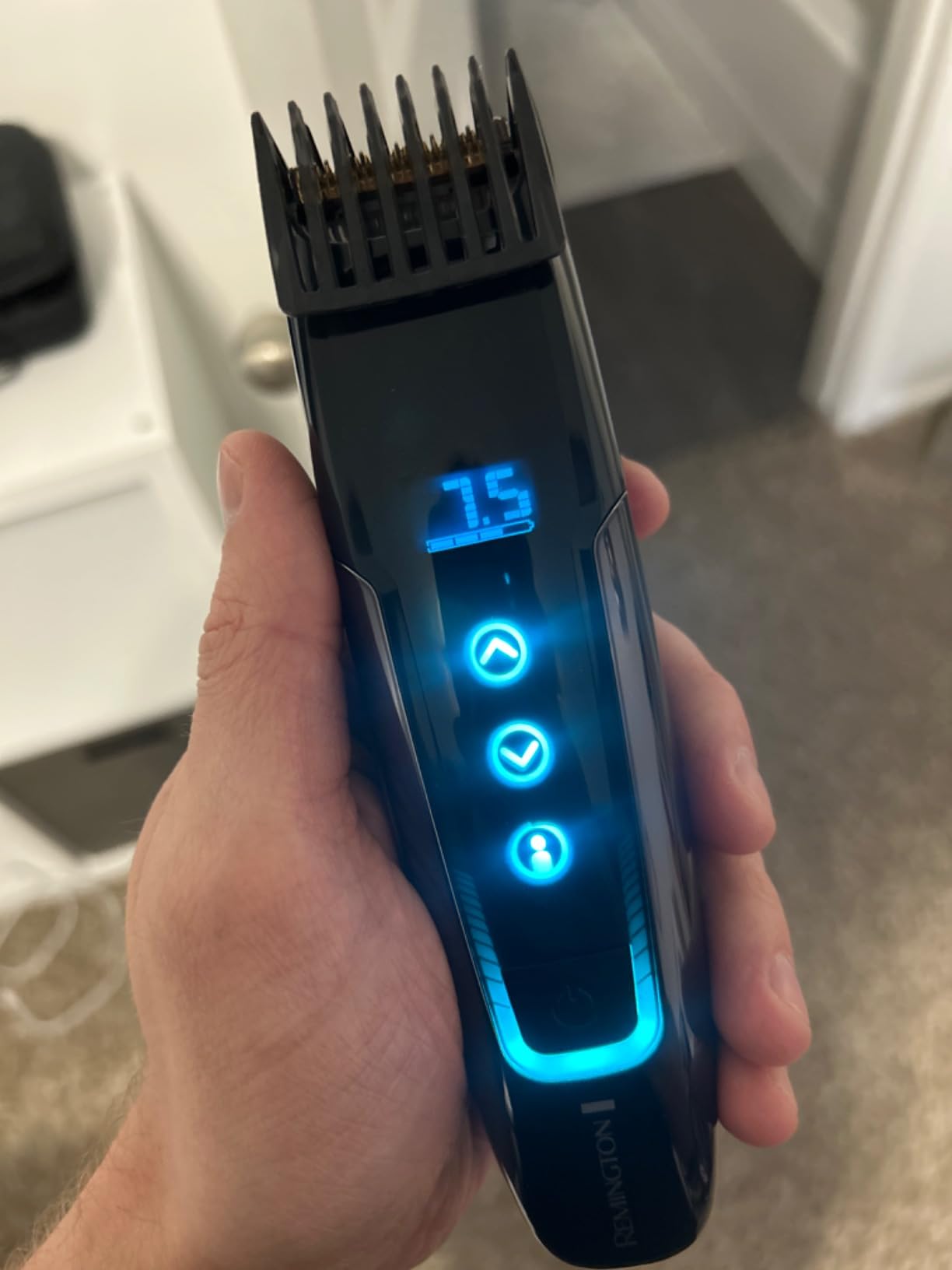 Remington MB4700 Smart Beard Trimmer with Memory Settings and Digital Touch Screen, Rechargeable for Cordless Use customer photo 1