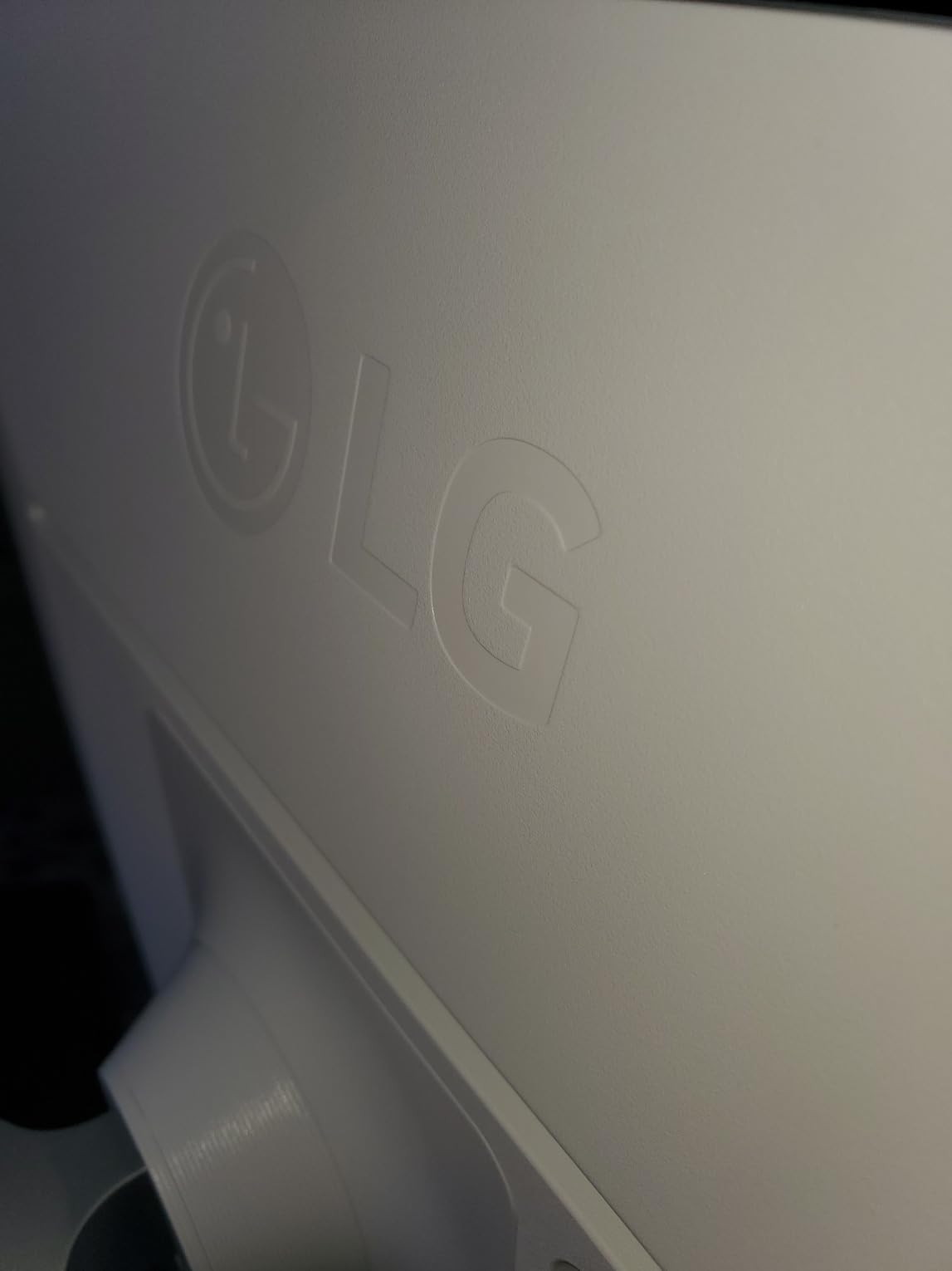 LG 27UL550-W 27-inch 4K UHD (3840 x 2160) Ultrafine Computer Monitor, IPS, AMD FreeSync, Tilt/Height/Pivot Adjustable Stand, HDR10, HDMI, DisplayPort, Black Stabilizer, White customer photo 2
