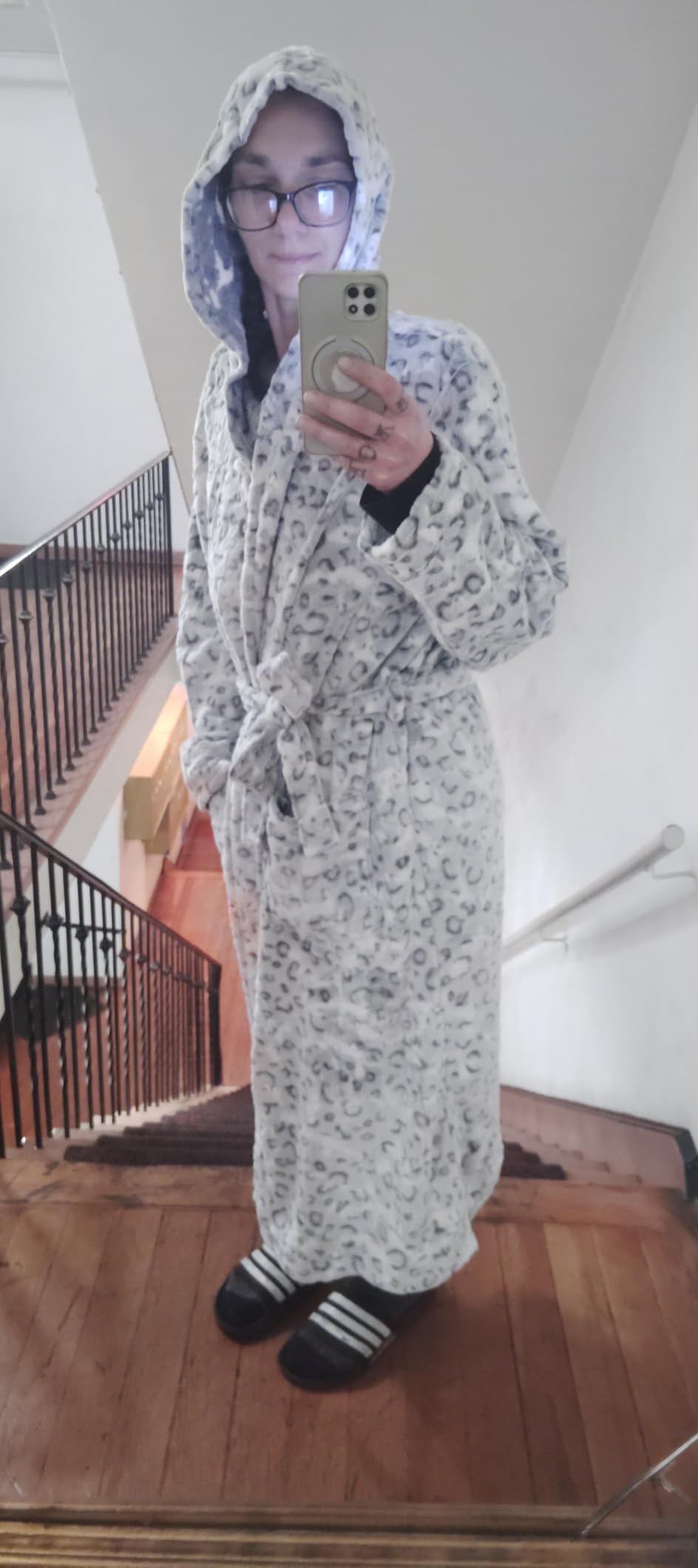 RONGTAI Women's Plush Hooded Robe Bathrobe-Fast Warmth for Home customer photo 2