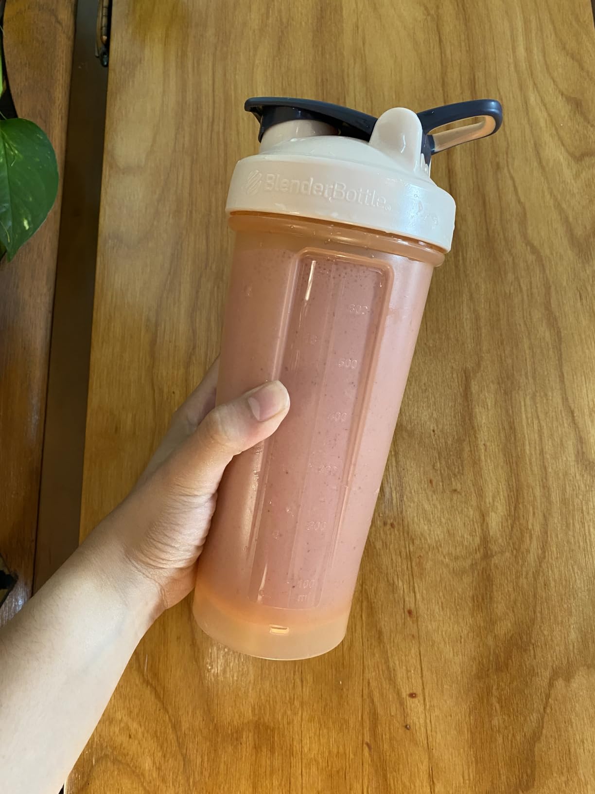 BlenderBottle Classic V2 Plastic Shaker Bottle 20 oz Clear/Black customer photo 2