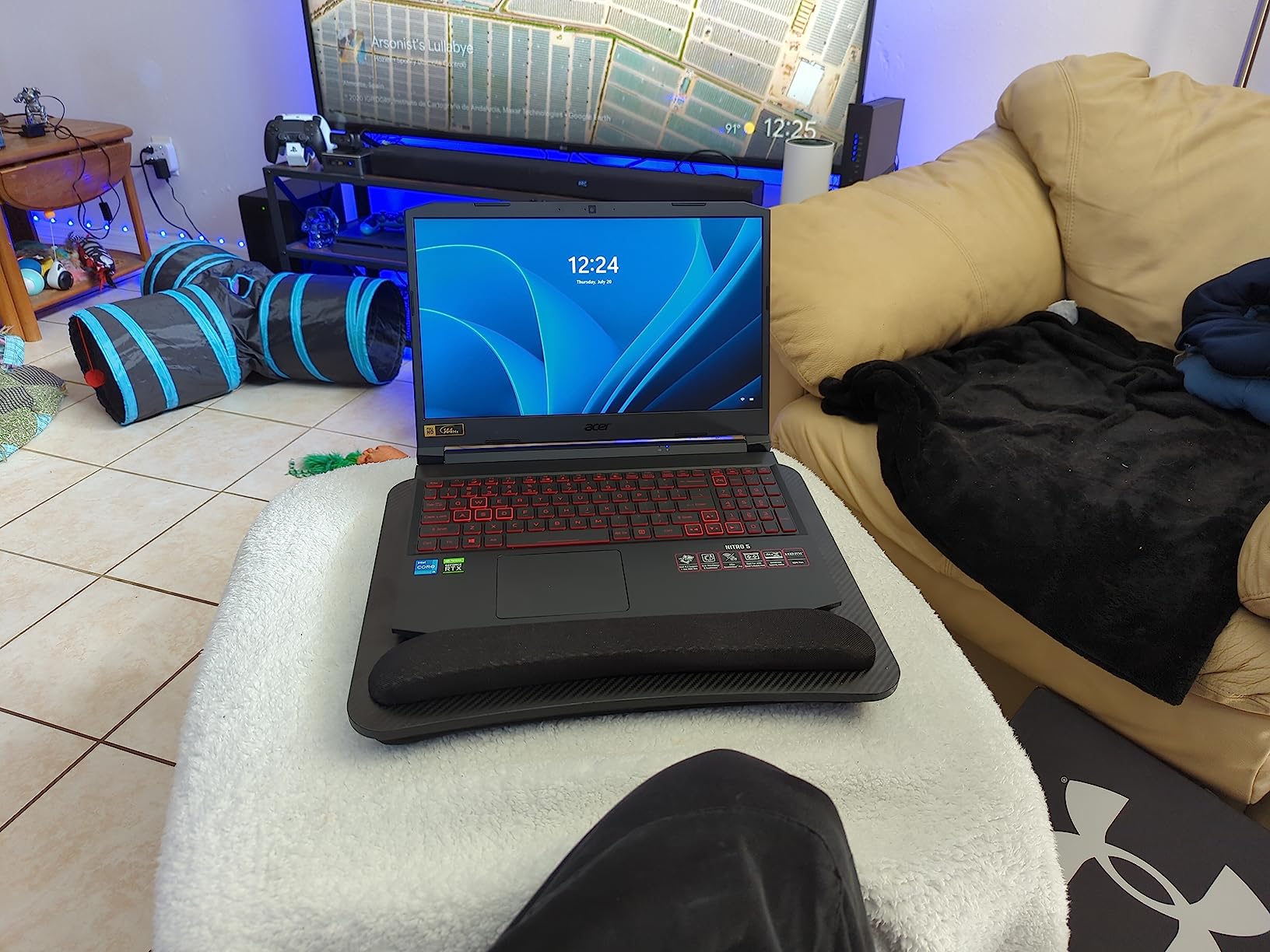 HUANUO Laptop Lap Desk with Cushion, Fit up to 15.6