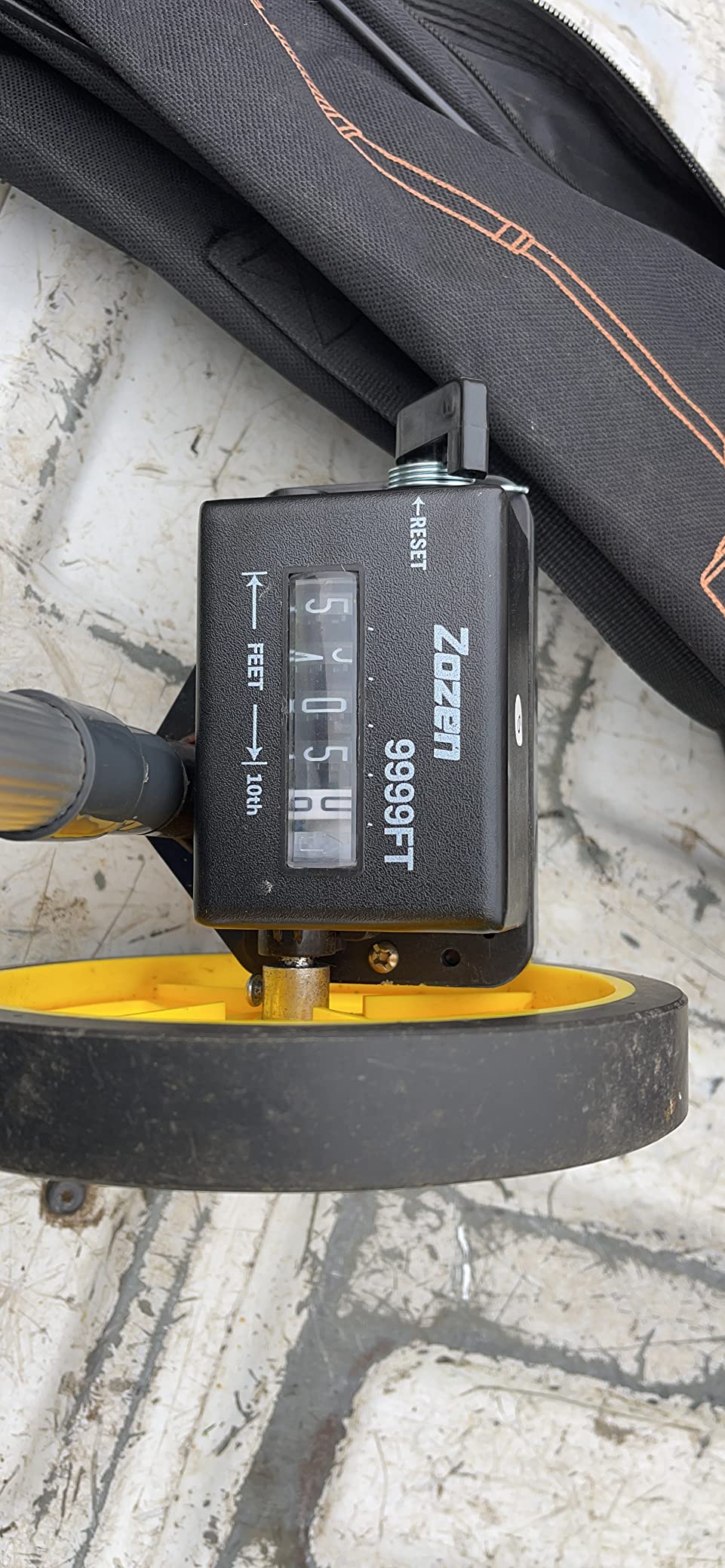 Zozen 6-Inch Measuring Wheel in Feet and Inches, Telescopic Handle, Yellow customer photo 1