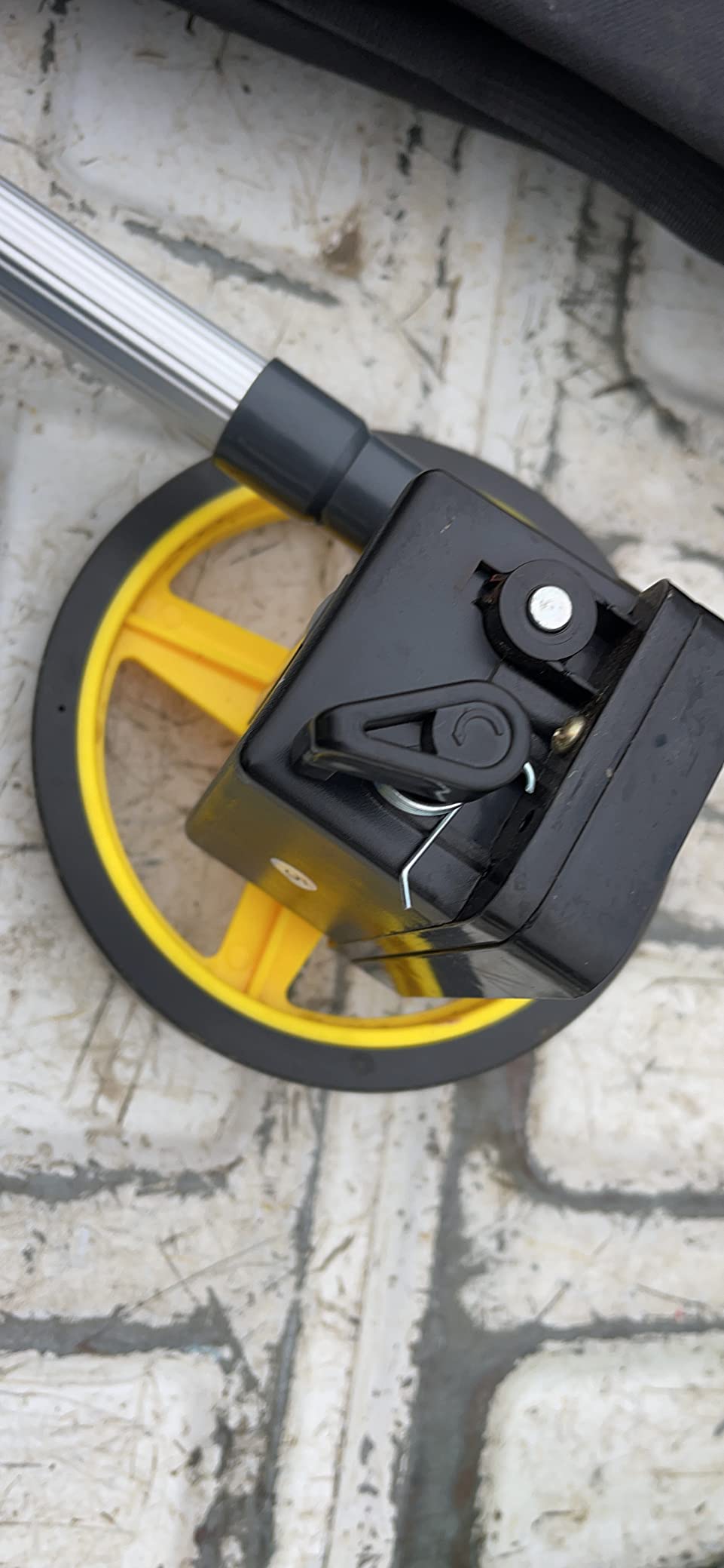 Zozen 6-Inch Measuring Wheel in Feet and Inches, Telescopic Handle, Yellow customer photo 2