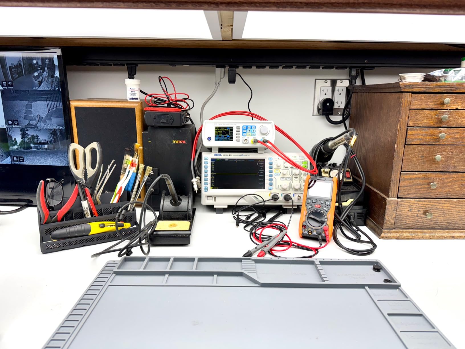 RIGOL DS1202Z-E Digital Oscilloscope, 200MHz, 2 Channel, 1GSa/s Sampling customer photo 1