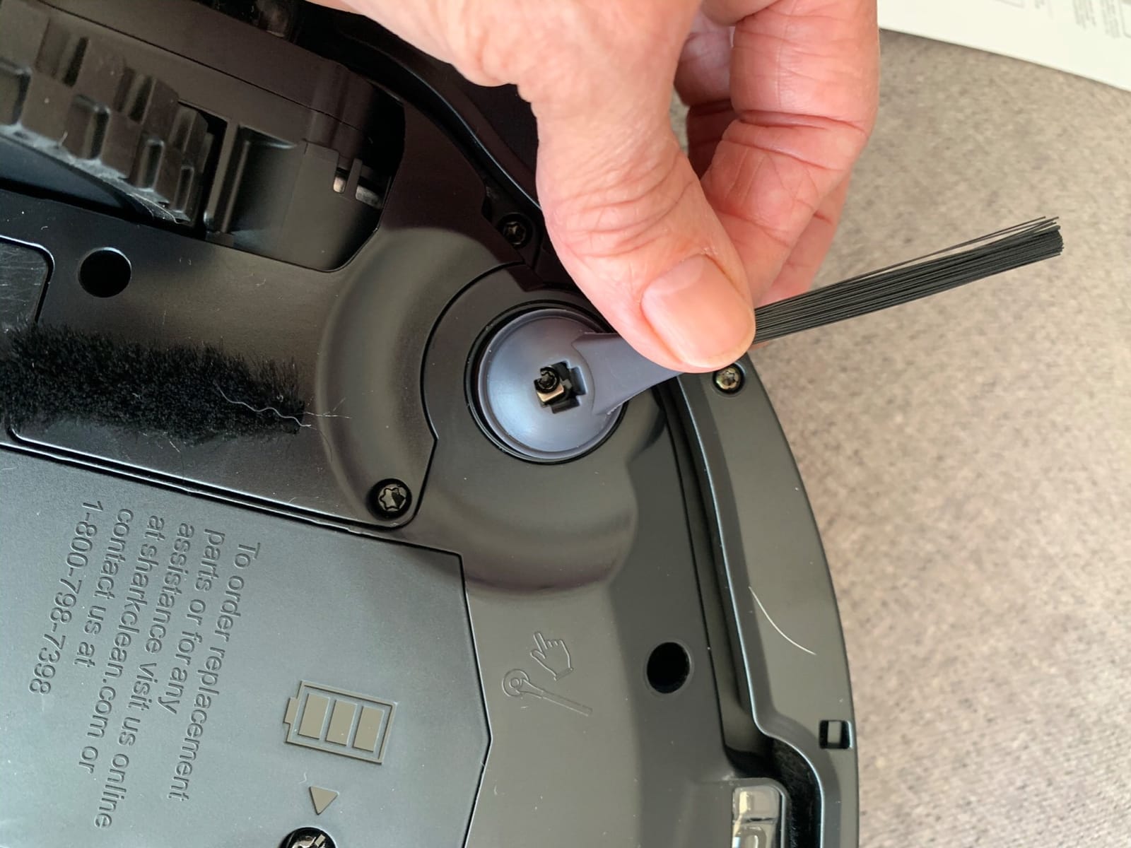 Shark IQ App-Controlled Self-Emptying Robot Vacuum, RV100AE/UR1000SR - Black (Renewed) customer photo 2