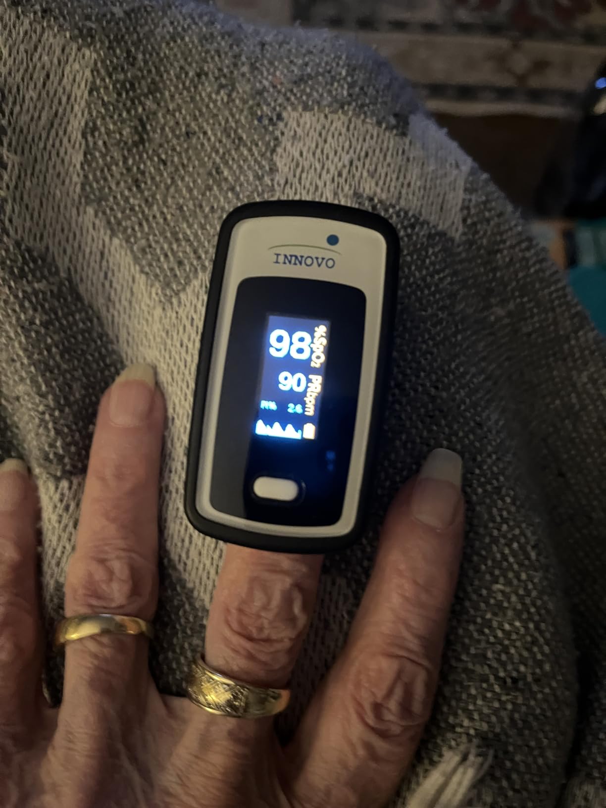 Innovo Deluxe iP900AP Fingertip Pulse Oximeter Blood Oxygen Saturation Monitor with Alarm, Plethysmograph and Perfusion Index customer photo 1