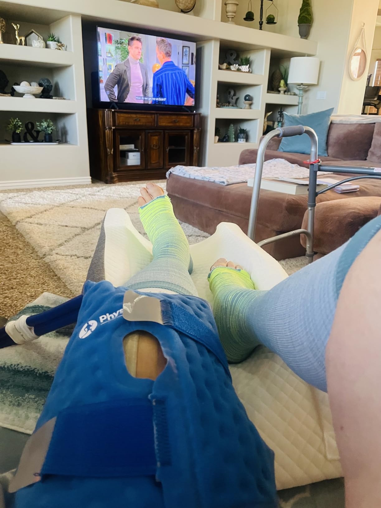 PhysioNatural Cold Therapy Ice Machine for Knee Surgery Recovery – Programmable Continuous Cryotherapy System with Adjustable Knee Pad for Post-Op Swelling, Sprains & Injuries customer photo 1