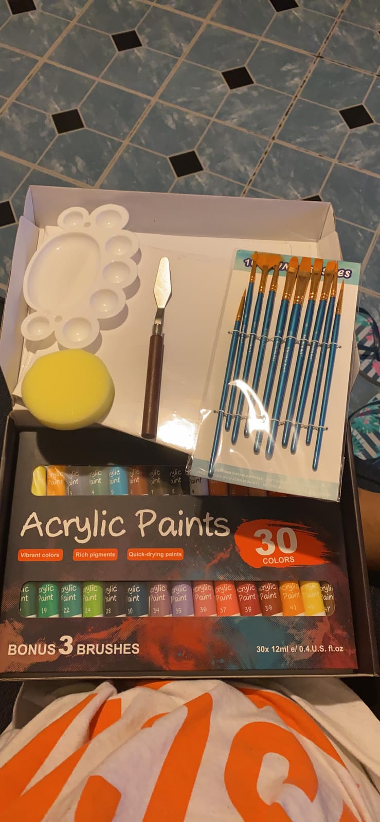 Shuttle Art 46 Pack Acrylic Paint Set, 30 Colors Acrylic Paint with 10 Brushes 3 Canvas 1 Knife Palette Sponge, Complete Painting Set for Kids, Adults, Beginners, Painting Wood, Ceramic customer photo 1