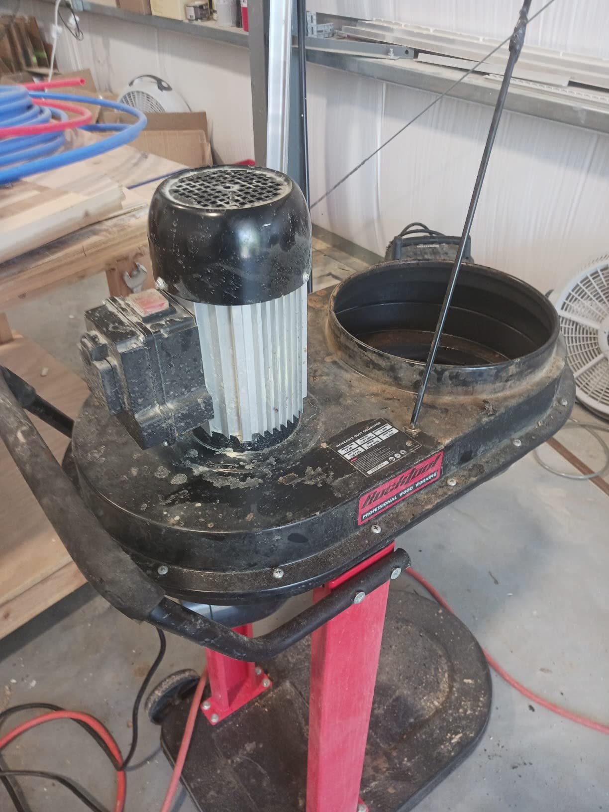 BUCKTOOL 750 CFM Auto-Start Dust Collector,1.2HP 13-Gallon Capacity customer photo 1