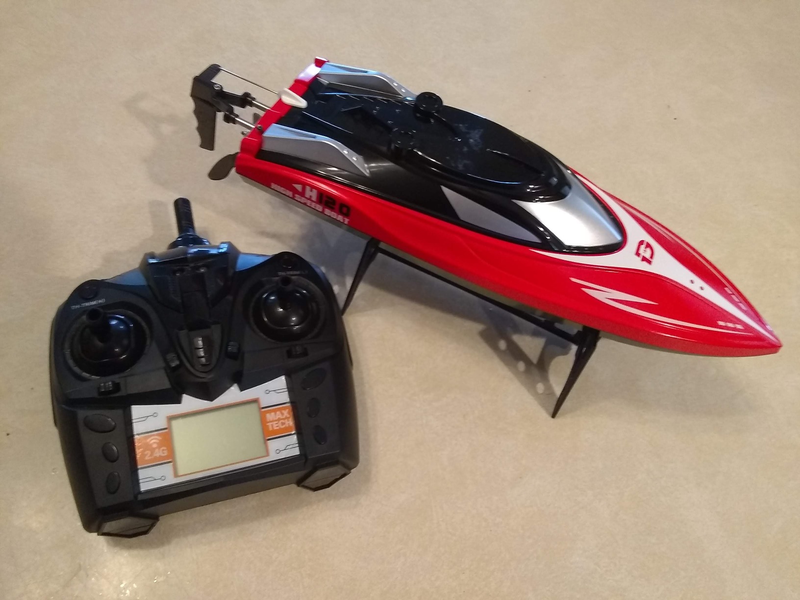 DEERC H120 Fast RC Boat for Pools and Lakes, 2.4 GHz 20+ MPH Racing Boats for Kids & Adults with Rechargeable Battery,Low Battery Alarm,Capsize Recovery,Gifts for Boys Girls customer photo 1