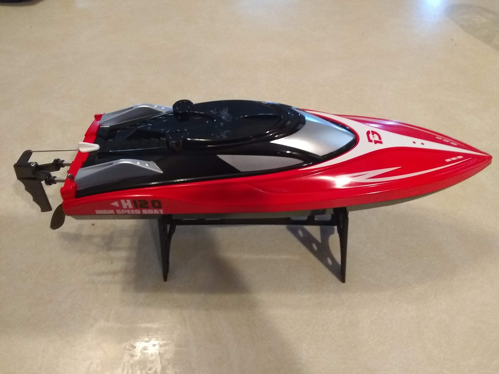 DEERC H120 Fast RC Boat for Pools and Lakes, 2.4 GHz 20+ MPH Racing Boats for Kids & Adults with Rechargeable Battery,Low Battery Alarm,Capsize Recovery,Gifts for Boys Girls customer photo 2