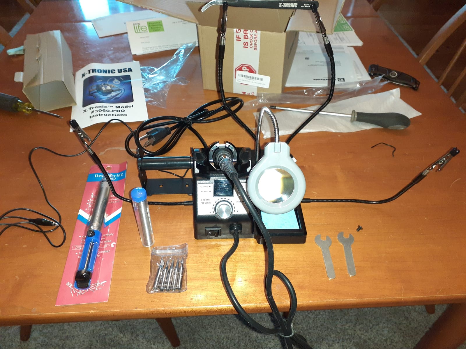 X-Tronic 3060-PRO • 75W Soldering Iron Station Kit • 5 Extra Tips • Mini Mag Lamp • 4 Helping Hands • Solder Sucker • Tweezers • 50g Solder • Brass Sponge w/Flux • Sleep Func, °C/°F, 3 Temp Presets! customer photo 1