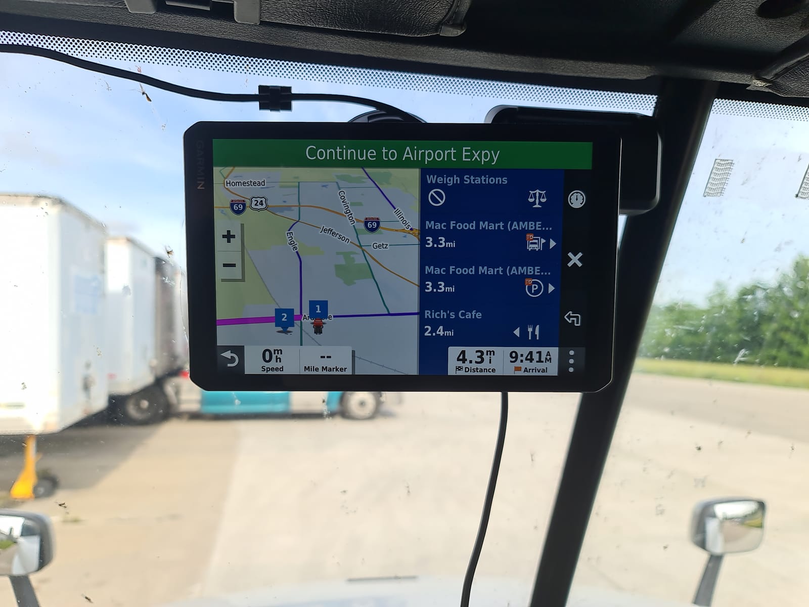 Garmin dezl OTR800, 8-inch GPS Truck Navigator, Easy-to-Read Touchscreen Display, Custom Truck Routing and Load-to-Dock Guidance customer photo 1
