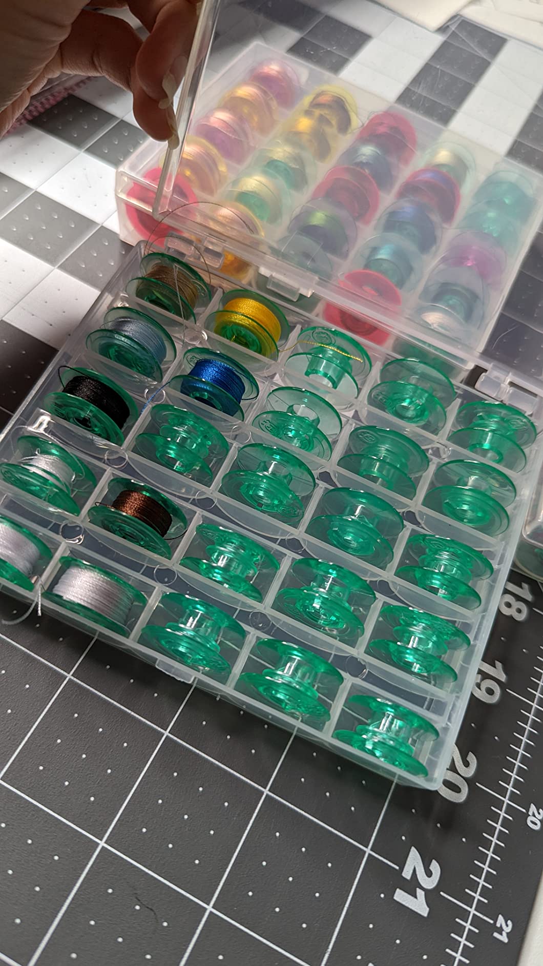 Bobbin Box, Machine Bobbin Organizer Plastic Case, Transparent 25 Slots Empty Bobbins Spools Box, Sewing Craft Plastic Case Storage Box for Sewing Machine customer photo 1