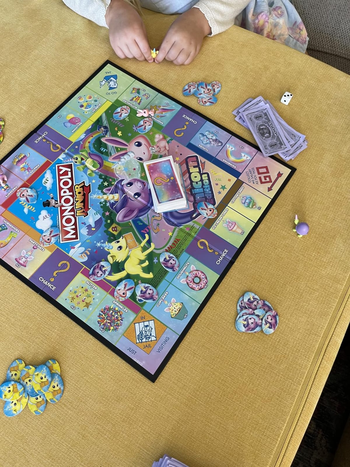Monopoly Junior: Unicorn Edition Board Game | Magical-Themed Indoor Family Game | 2 to 4 Players | Preschool Games | Kids Gifts | Ages 5 and Up (Amazon Exclusive) customer photo 2