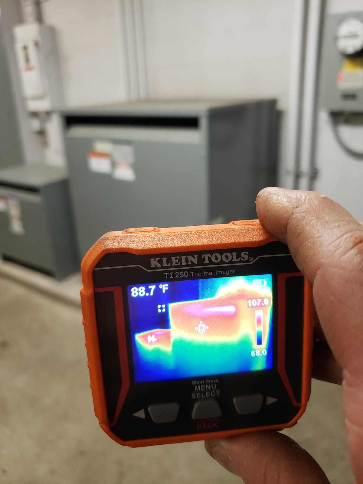 Klein Tools TI250 Rechargeable Thermal Imaging Camera, Camera Displays Over 19,200 Pixels with 3 Color Palettes, High/Low Temperature Points customer photo 2