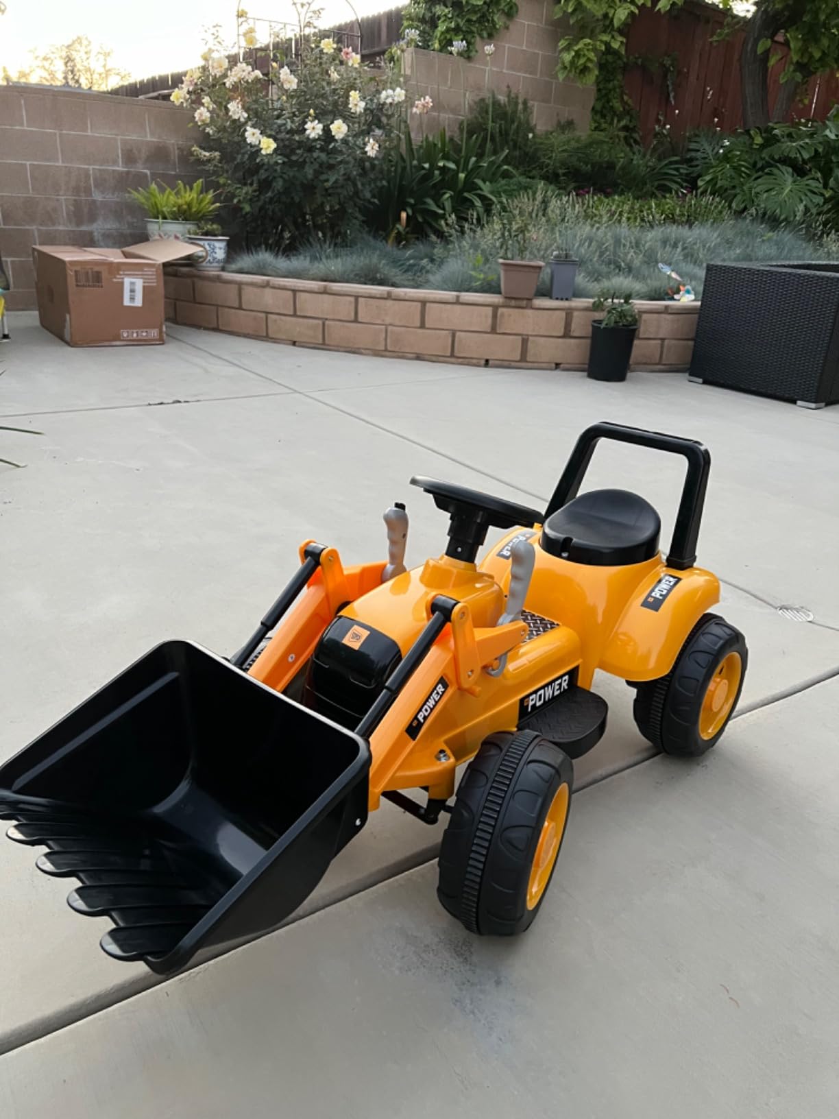 Costzon Ride on Car, Excavator Toy w/Front Loader, Horn, Forward/Backward, Controllable Digging Bucket, Digger, 6V Battery Powered Electric Vehicle Construction Tractor, Electric Car for Kids customer photo 1