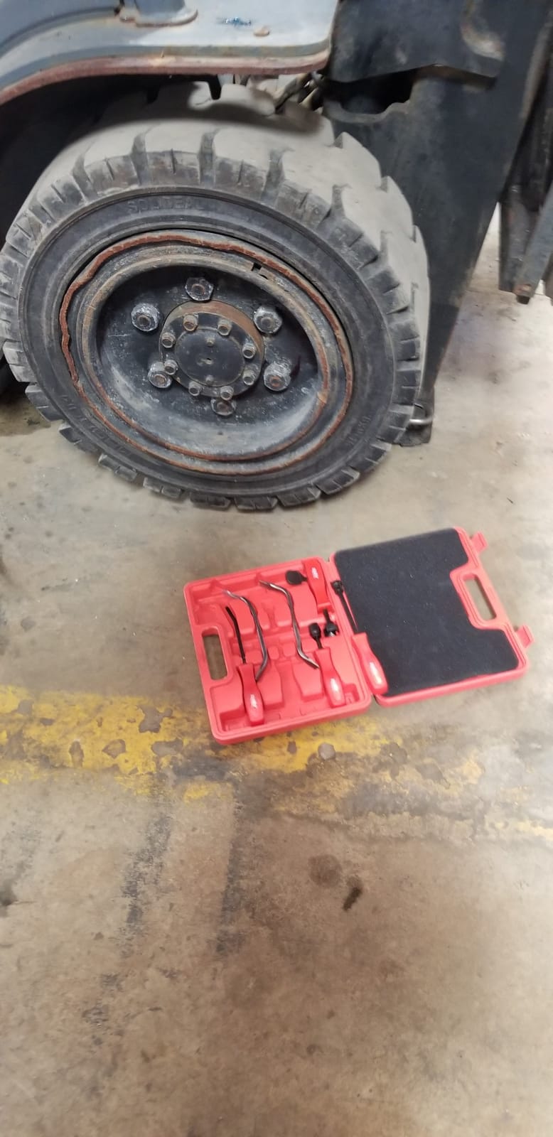 OMT 32pc Dual Brake Tool Kit w Caliper Compressor and Drum Brake Set, Blue customer photo 1
